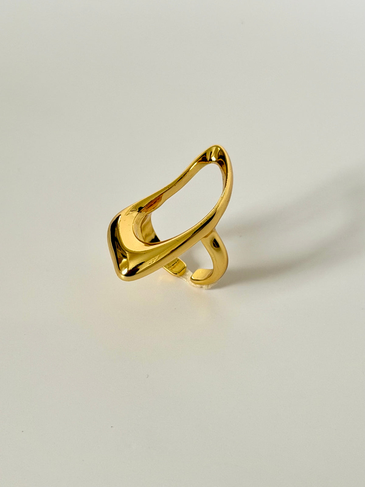 Alora gold ring by Nulax Jewellery