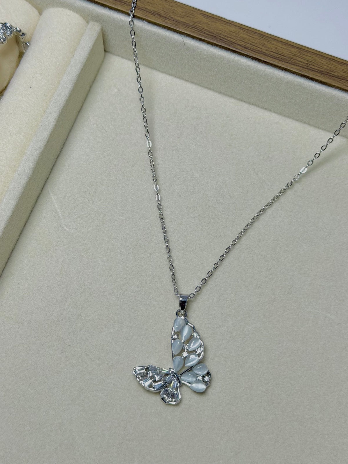 Mariposa Necklace
